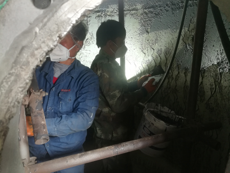 納米雜化高聚物防腐涂料施工中 納米雜化高聚物防腐涂料施工中